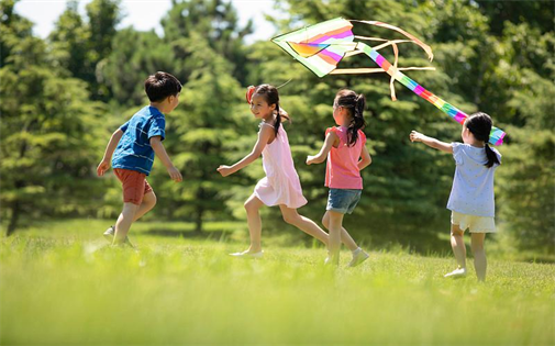 六一送关爱，拼凑出孩子的梦幻童年